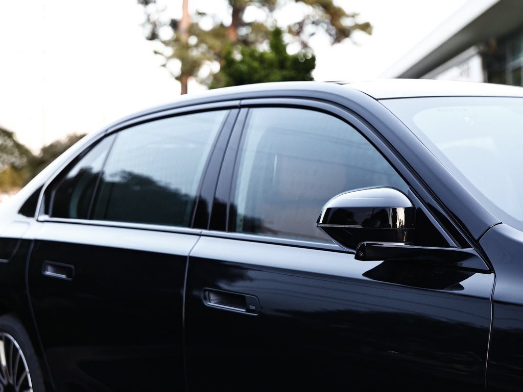 New 2027 BMW 740i w/ Executive Package RWD image 3