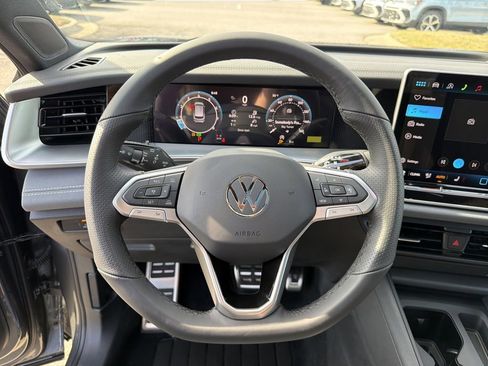 New 2026 Volkswagen Tiguan SE R-Line FWD image 24