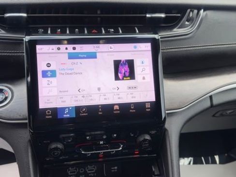 Used 2024 Jeep Grand Cherokee L Limited w/ Luxury Tech Group II image 15