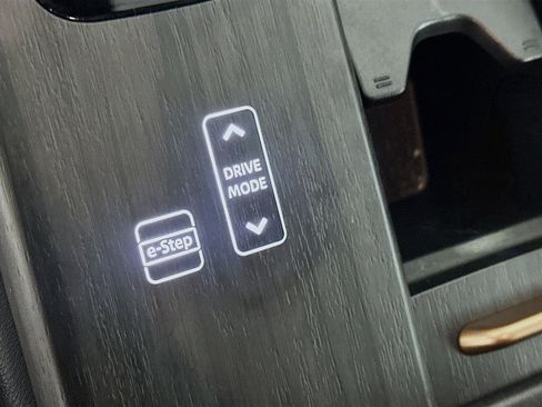 Used 2023 Nissan Ariya AWD image 25