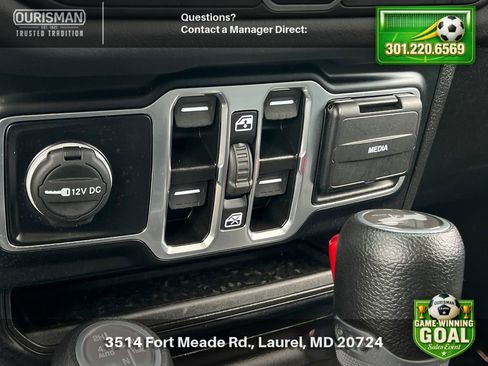 Used 2024 Jeep Wrangler Unlimited Sahara AWD/4WD image 9