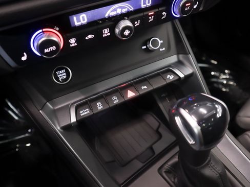 Used 2025 Audi Q3 2.0T Premium w/ Convenience Package image 24