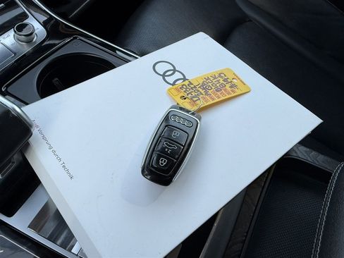 Used 2022 Audi Q8 Prestige w/ Prestige Package image 44