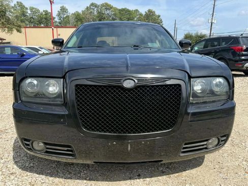Used 2010 Chrysler 300 Touring image 2