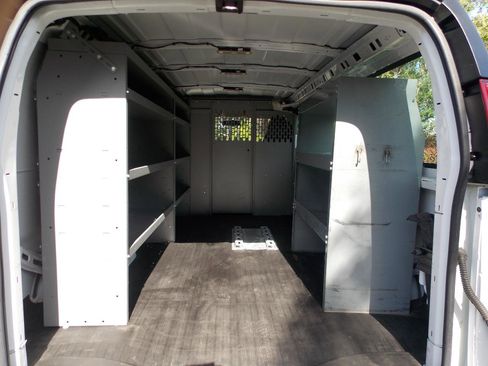 Used 2022 Chevrolet Express 2500 w/ Driver Convenience Package image 15