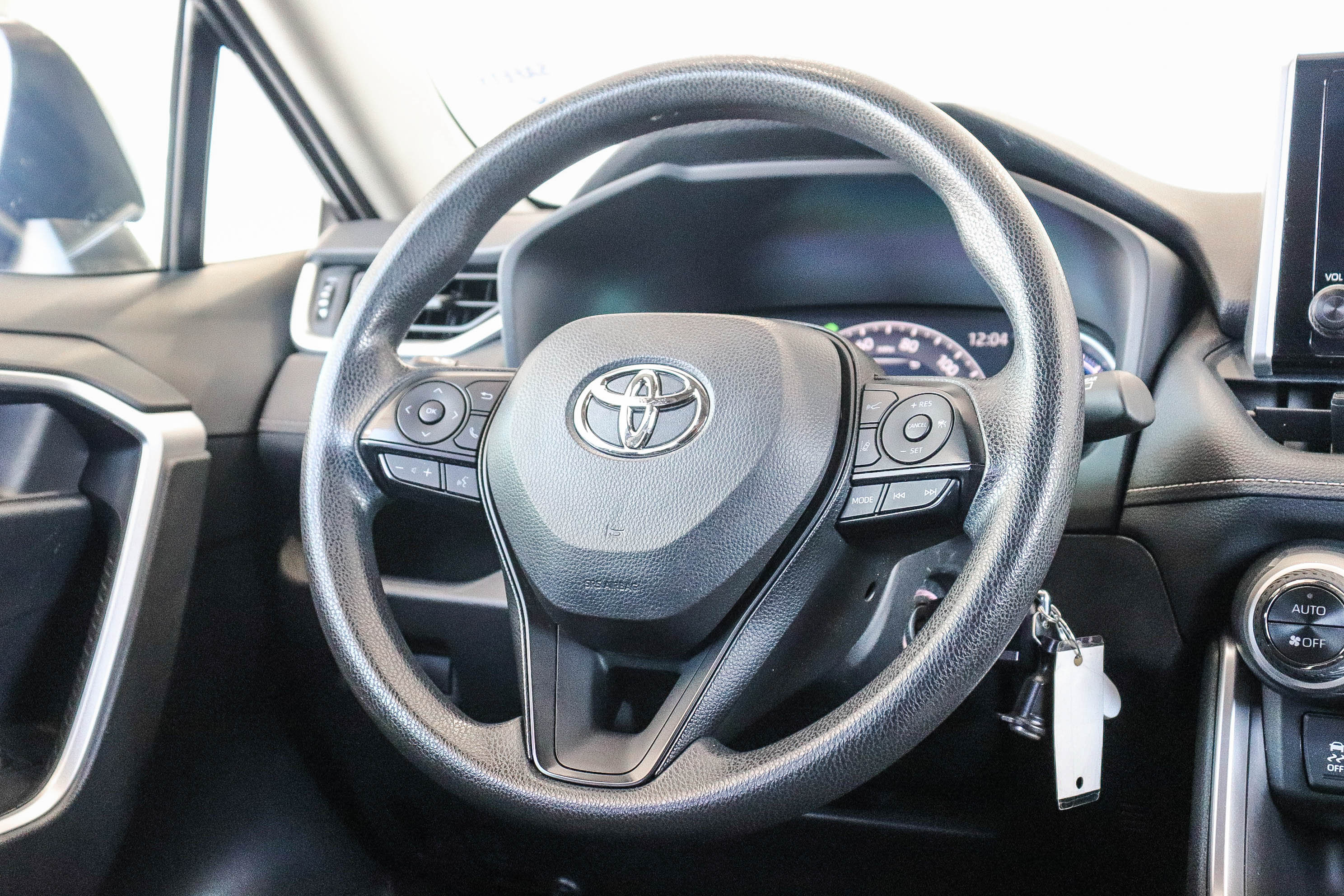 Used 2025 Toyota RAV4 LE AWD/4WD image 14