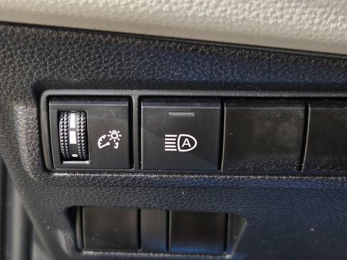 Used 2025 Toyota Corolla Cross L FWD image 23