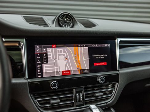 Certified 2023 Porsche Macan AWD/4WD image 14