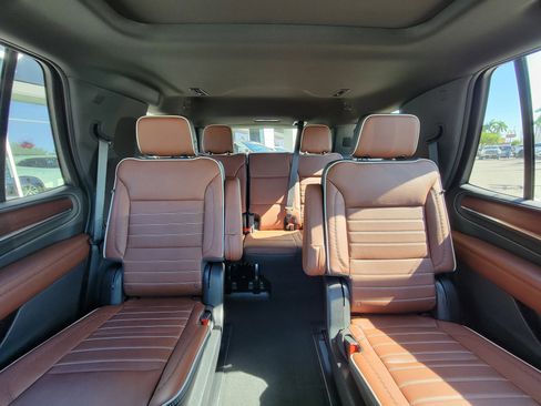 Used 2024 GMC Yukon Denali Ultimate image 19