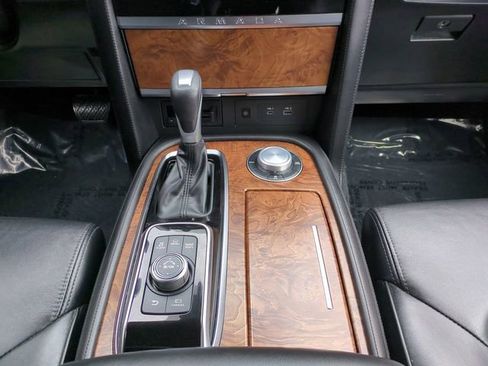 Used 2024 Nissan Armada SL w/ Captain's Chairs Package image 19