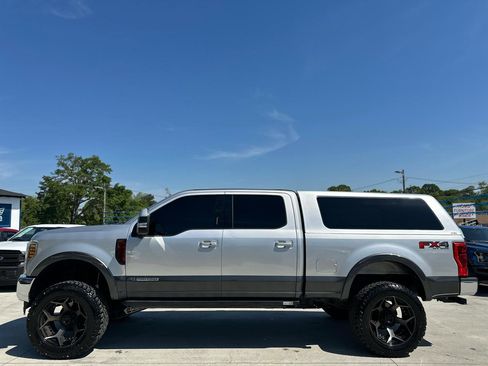 Used 2019 Ford F250 Lariat w/ Lariat Ultimate Package AWD/4WD image 4