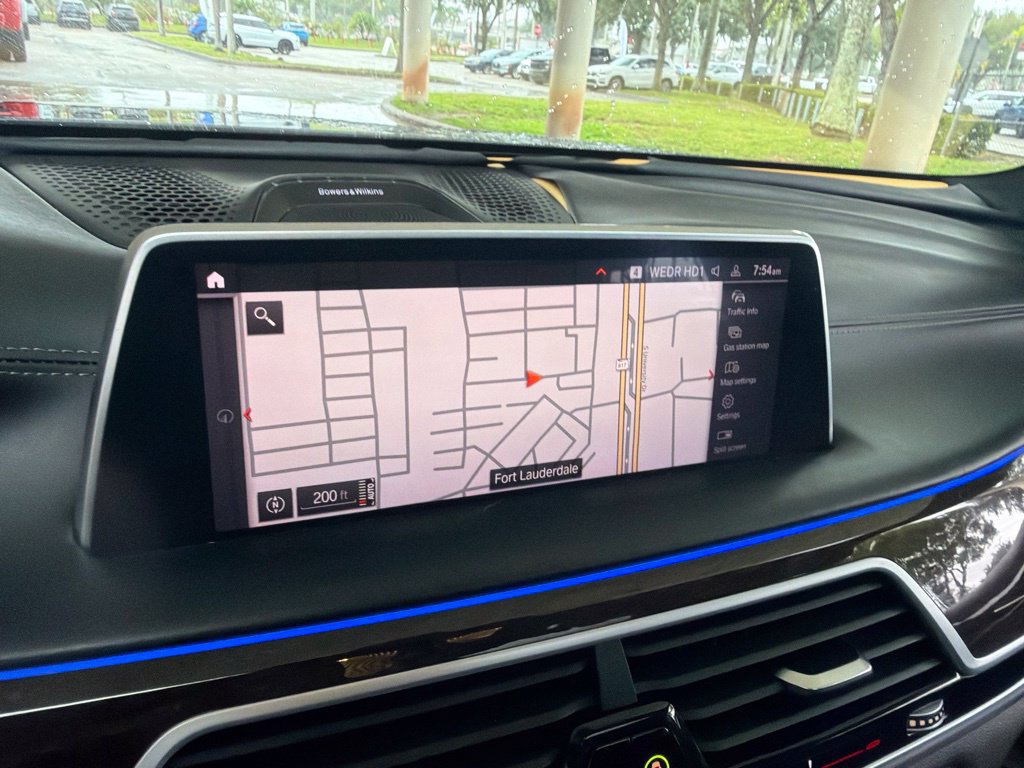 Used 2022 BMW 750i xDrive w/ Luxury Rear Seating Package AWD/4WD image 11