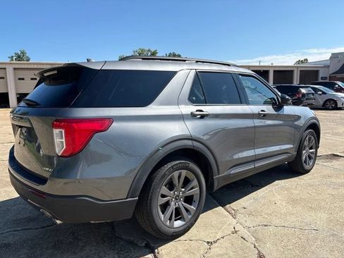 Certified 2022 Ford Explorer XLT w/ Equipment Group 202A AWD/4WD image 2