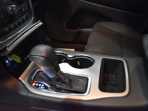Used 2018 Jeep Grand Cherokee Laredo AWD/4WD image 26