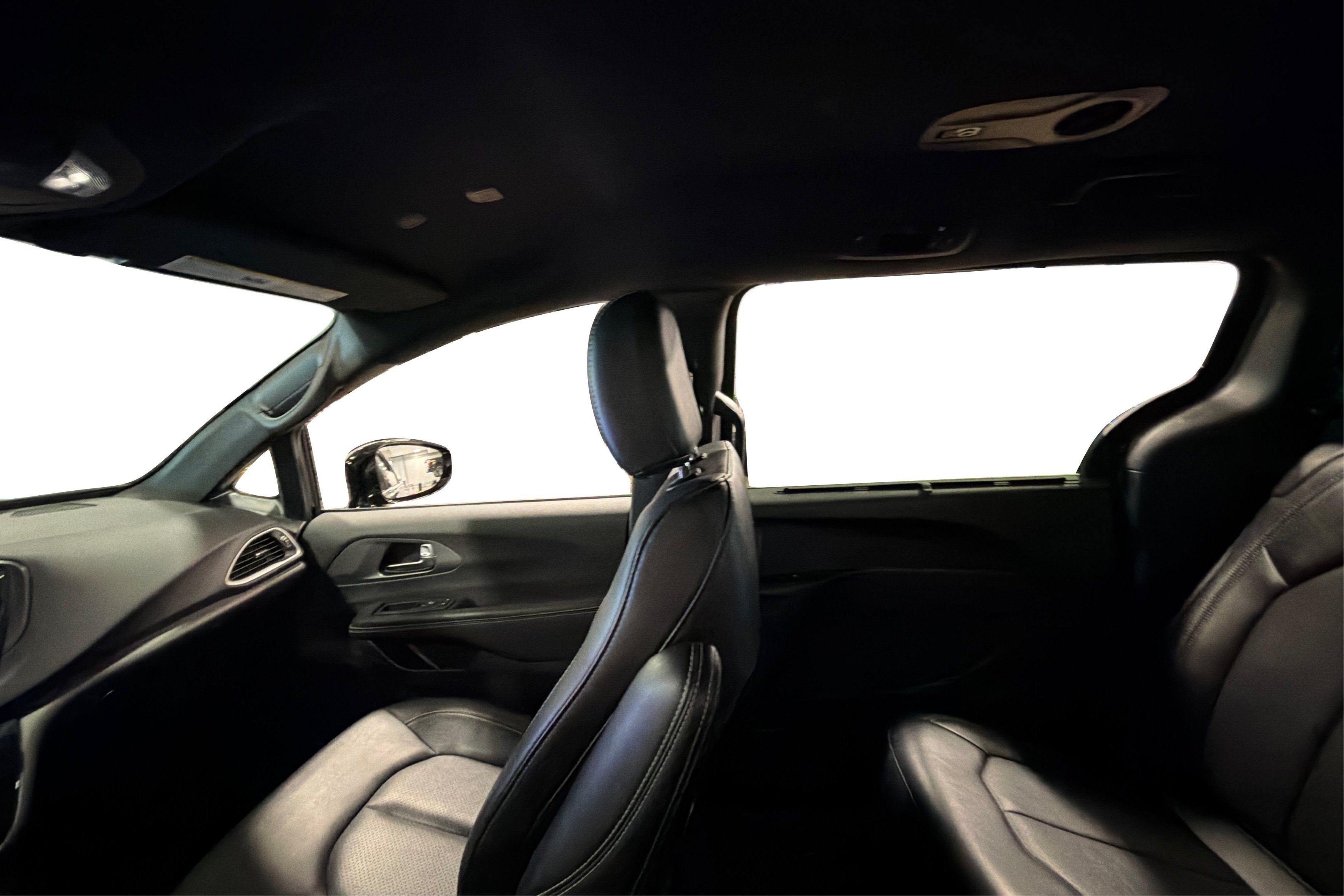 Used 2025 Chrysler Pacifica Select FWD image 39