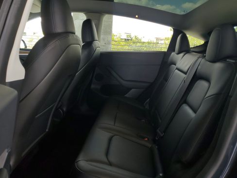 Used 2024 Tesla Model Y Performance AWD/4WD image 9