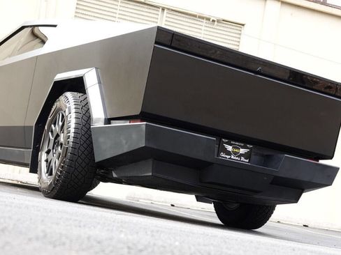 Used 2024 Tesla Cybertruck AWD Crew Cab image 78