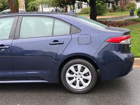 Used 2021 Toyota Corolla LE FWD image 9