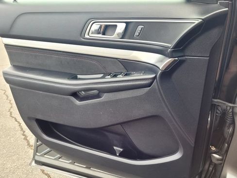 Certified 2019 Ford Explorer XLT w/ XLT Sport Appearance Package AWD/4WD image 15