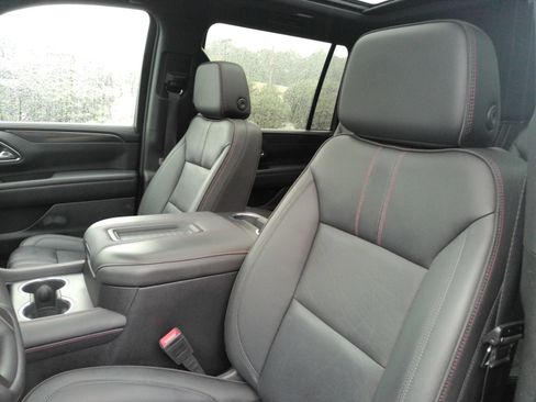 Used 2024 Chevrolet Suburban RST w/ Luxury Package AWD/4WD image 12