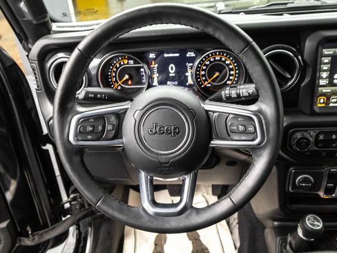 Used 2022 Jeep Wrangler Unlimited Sahara image 24