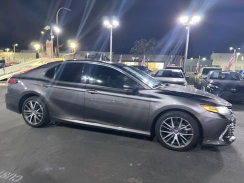 Used 2021 Toyota Camry XLE image 4