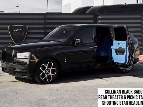 Used 2021 Rolls-Royce Cullinan Black Badge image 1