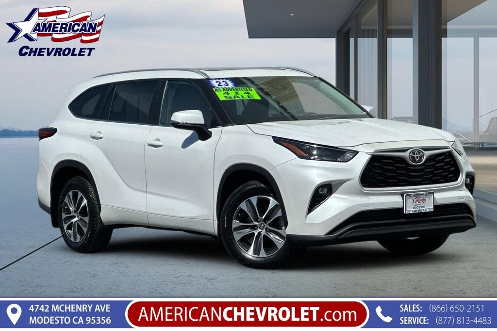 Used 2023 Toyota Highlander XLE AWD/4WD image 1