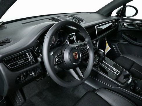Certified 2026 Porsche Macan image 5