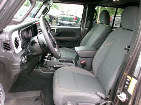 Certified 2025 Jeep Wrangler Unlimited Sahara w/ Safety Group AWD/4WD image 7