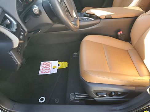 Used 2021 Lexus UX 250h image 31