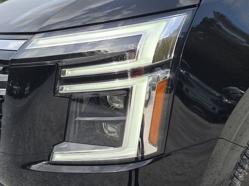 New 2026 Nissan Armada SL w/ Captain's Chari Seat Package image 10