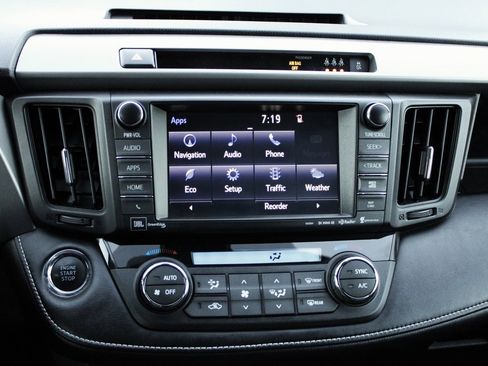 Used 2017 Toyota RAV4 Limited image 38