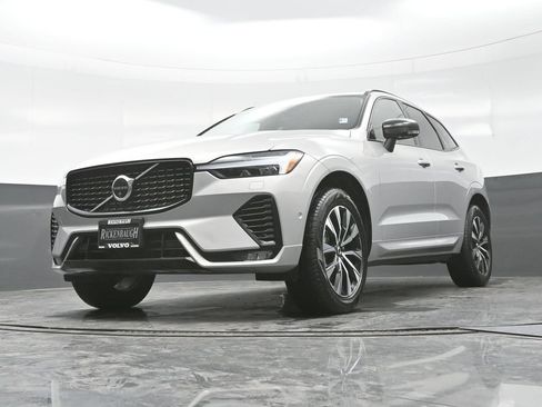 Used 2025 Volvo XC60 B5 Plus AWD/4WD image 24