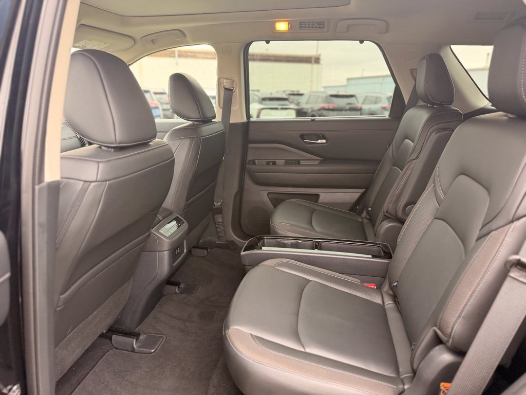 Certified 2025 Nissan Pathfinder SL w/ SL Premium Package AWD/4WD image 11