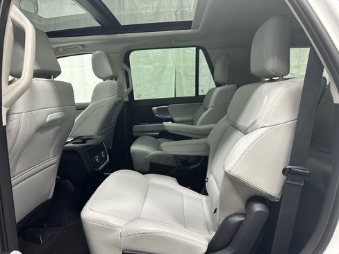 Used 2025 Ford Expedition Platinum image 41