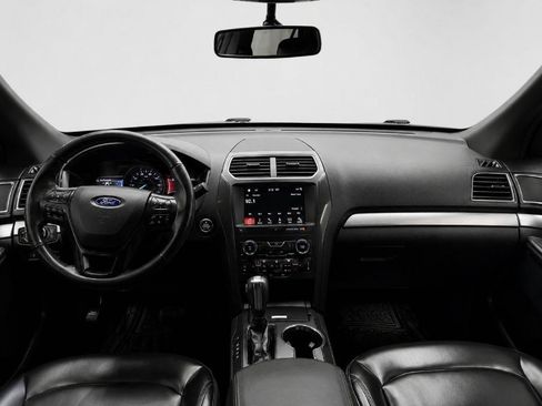 Used 2019 Ford Explorer XLT w/ Equipment Group 202A AWD/4WD image 24