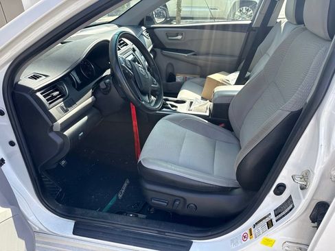 Used 2017 Toyota Camry SE FWD image 6