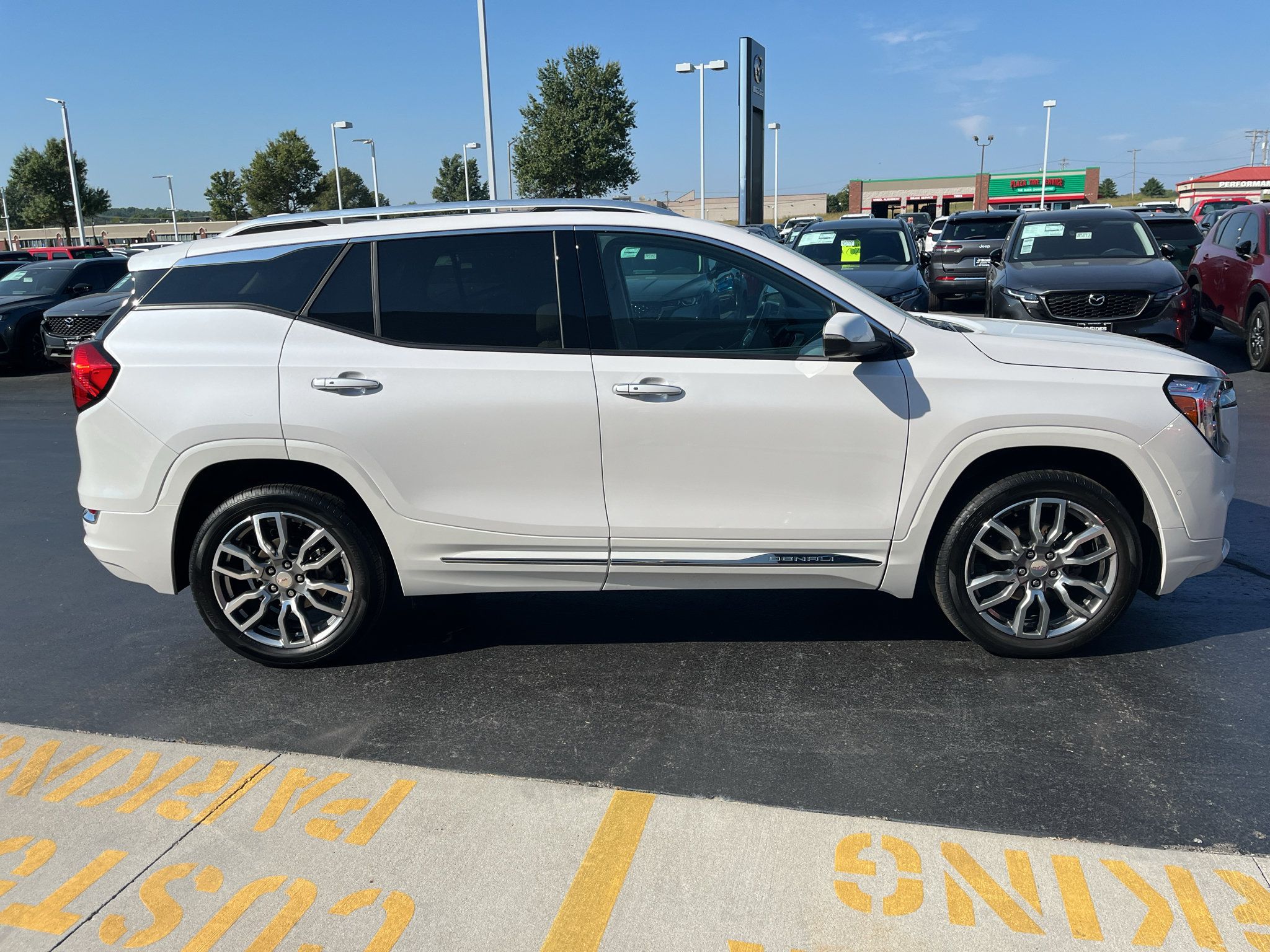 Used 2024 GMC Terrain Denali w/ Denali Premium Package AWD/4WD image 8