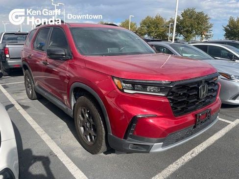 Used 2025 Honda Pilot TrailSport image 1