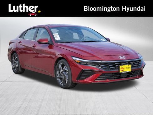 Used 2025 Hyundai Elantra SEL FWD image 1