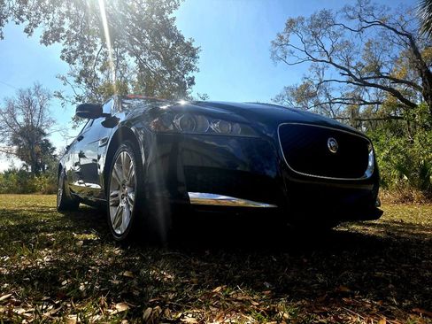 Used 2017 Jaguar XF image 6