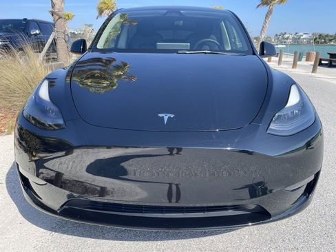 Used 2023 Tesla Model Y AWD image 5
