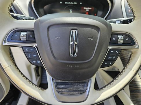 Used 2019 Lincoln Nautilus Black Label image 22