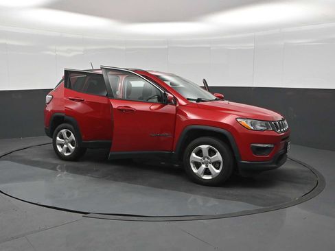 Used 2019 Jeep Compass Latitude w/ Popular Equipment Group AWD/4WD image 32