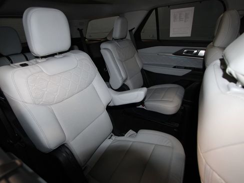 Used 2025 Ford Explorer Platinum w/ LUX Leather Package AWD/4WD image 25