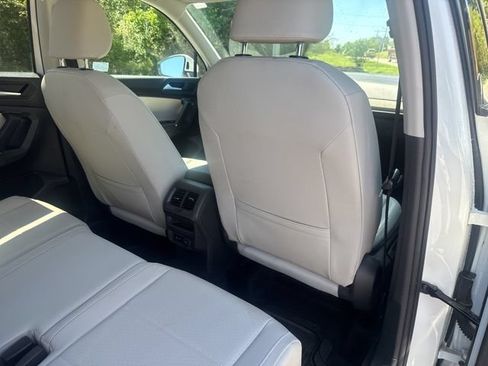 Used 2020 Volkswagen Tiguan SEL FWD image 29