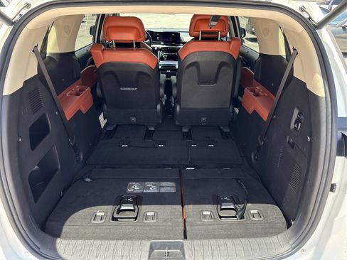 Used 2022 Kia Carnival SX Prestige FWD image 11