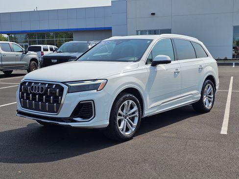 Used 2025 Audi Q7 3.0T Premium Plus AWD/4WD image 2