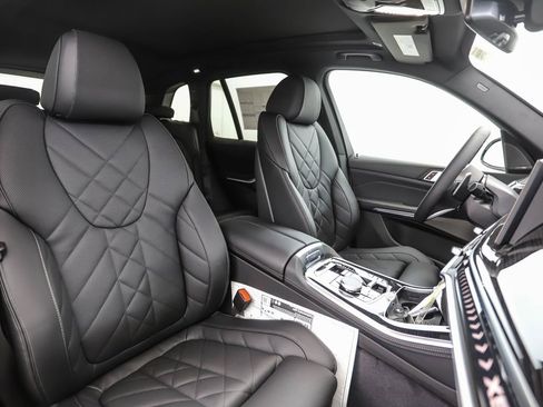 Used 2026 BMW X5 xDrive40i w/ M Sport Package image 30